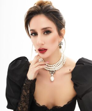Alara Keçeci Instagram - Photo by 📸 @muhammetkayku @kaykustudio  Hair & Makeup by 💄 @333.hairart @rana.aslm @ferhathair