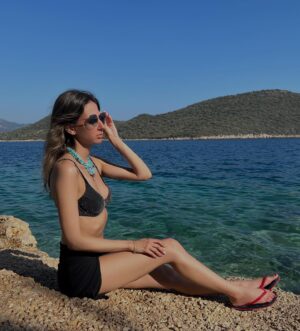 Alara Keçeci Instagram - 🖤🌊