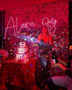 Alara Keçeci Instagram - Dirty Thirty 🪩 🎂  Bu güzel organizasyon için canım babam sana tesekkür ederim 🙏🏻 @bahadir_altintas