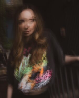 Alaska Leigh Instagram - timeline hopping 🖤🪐🧚🏻
~~~~~~~~
📸: @studioaviva