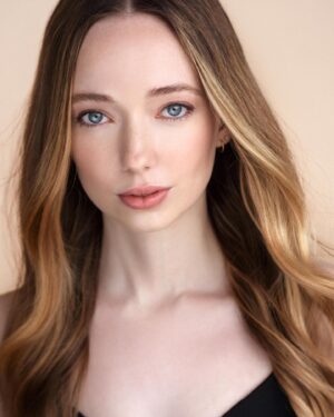 Alaska Leigh Instagram - @jennabermanphoto X @minjee.mowat 🧚🏻
⭐️ fresh headshot feelings ⭐️

… just because y’all didn’t have enough pictures of my face 😅