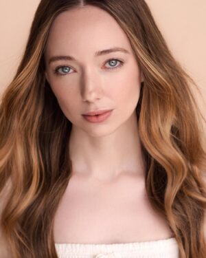 Alaska Leigh Instagram - @jennabermanphoto X @minjee.mowat 🧚🏻
⭐️ fresh headshot feelings ⭐️

… just because y’all didn’t have enough pictures of my face 😅