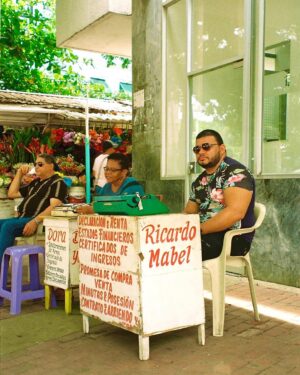 Alba Ribas Instagram - Colombia, mar caribe, el valle del cocora, la comuna13, patacón, muchas heridas y mucha música