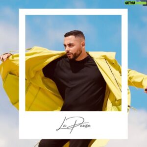 Alban Bartoli Instagram - « LA PAUSE » NOUVEL EP ( 6 titres piano-voix ) 

DISPONIBLE LE 12 AVRIL 2024 🎉

Tellement hâte de te le faire découvrir ! 🙏

Mets-toi une alarme, un réveil, une note en gras dans ton calendrier, un pigeon-voyageur, des post-it sur le frigo ! 
Dis-le à ta mère, ton père, ton frère, ta sœur, ton voisin, ton boulanger, ton chien mais surtout … je compte sur toi pour casser internet 🔥

🎵 Découvre la setlist de l’EP sur la seconde photo. 

Textes et mélodies : Alban Bartoli
Réalisation et 🎹 : @granderivemusique 
📸 : @smartprod.co