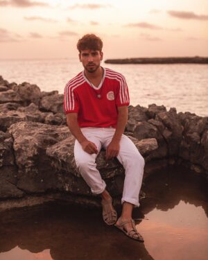 Albert Baró Instagram - 🌅🍿
.
.
.
@benjaminriquelme_