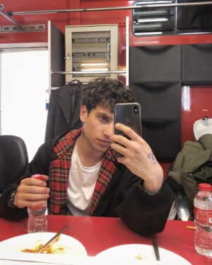 Albert Baró Instagram - Un poco de BTS de la serie @nacholaserie que estrenamos hace unas semanas. Capítulos disponibles en @atresplayer, @lionsgatepluslatam y @lionsgateplusbr. 🔥💦