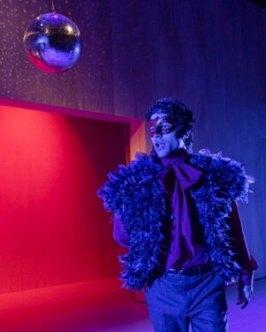 Albert Baró Instagram - ROMEU I JULIETA 🌕 Del 10 de juny al 30 de juliol al @teatrepoliorama. 
Ens veiem al teatre i a la festa del Sr. Capulet. 💐
.
.
Entrades a la web del @teatrepoliorama.