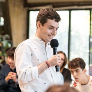 Albert Rivera Instagram - Fue una experiencia única con personas únicas. GRACIAS a los 30 maravillosos entrevistadores y a sus familias por haberme permitido el lujo de aprender a vuestro lado. Aunque el TEA os limite en  algunas habilidades, sin duda habéis demostrado que tenéis otras mejor que los demás. Sois una lección de vida. 
Aquí os dejo algunas de los mejores instantes del making of del programa @100x100unicos . 

#autismo 
#television