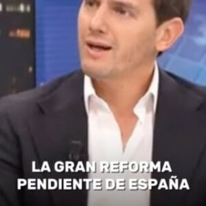 Albert Rivera Instagram - España y Europa necesitan algunas reformas esenciales para ser más competitivos y ágiles en este mundo global y de cambio permanente en el que vivimos. 

En nuestro país, en particular, necesitamos una reforma profunda del sector público. 

La tecnología que ya aplican las empresas debería ser aplicada a las administraciones públicas, así mejoraríamos la productividad y se reducirían los costes, pudiendo moderar la carga fiscal a medio plazo sobre empresas y ciudadanos. 

Y una mayor colaboración público privada permitiría mejorar la relación entre coste y servicios prestados e incorporar la innovación del sector privado a los servicios públicos. 

Si no somos capaces de aplicar este tipo de reformas en los Estados europeos, seremos cada vez más irrelevantes en el mundo actual. 

Reformar o morir. 

¿Qué opináis? 

#reformas #empresas #Europa #España