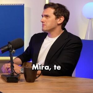 Albert Rivera Instagram - Esto no tiene ningún sentido… 

❌ @albertriveradiaz no da entrevistas.

👉🏻Y, por primera vez nos lo ha dado a nosotros. 

Los emprendedores. 

😅Una entrevista de preguntas y respuestas que nunca han salido a la luz ni te esperarías…

👉🏻Cuando tuve la oportunidad de conocer a Albert en una cena que organizaba mi amigo @tomasguell_ , quedé embobado con su inteligencia, sus habilidades sociales , sus conocimientos extensos (no solo en política sino en empresa) pero sobre todo su cercanía. 

👉🏻En ese momento conversamos sobre sus opiniones del sistema educativo, cómo negociar con efectividad , montar equipos y transmitir filosofía empresarial…

⏰Después del encuentro, me quedé con ganas de más preguntas así que no me resistí en contactarle nuevamente.

⚠️Mañana a las 12:00 (Hora Española) hacemos historia. ⚠️ 

👉🏻Sale a la luz el podcast COMPLETO en YOUTUBE👈🏻

🎯Hablamos sobre el sistema educativo, el mundo empresarial, la figura de los emprendedores en España, habilidades sociales, negociaciones, encuentros con personas exitosas y muuuchisimo más.

No te lo pierdas ;)

Tic…tac…

PD: Muchas gracias a @santiago_amador_ruiz y todo el equipo por hacerlo posible 🫡🚀

¡Muchas gracias Albert! Por inspirarnos a todos los que venimos detrás. A por todo.