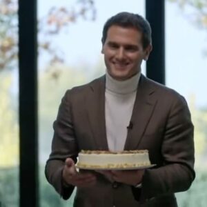 Albert Rivera Instagram - Hoy se emite mi entrevista más sincera en el programa ‘100% Únicos’

Después de tantos años sin querer estar en un plató, es un placer regresar por una buena causa: Un gran equipo de 30 “entrevistadores”, sin filtros, sin dobleces, con gran corazón, formado por personas con TEA (Trastorno del Espectro Autista).

Nos vemos hoy lunes, a las 22:50 en @telecinco , en el programa ‘100% Únicos’