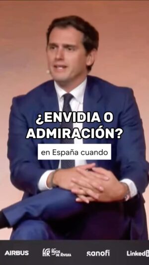Albert Rivera Instagram - En España, cuando alguien tiene éxito o hace algo extraordinario decimos que le tenemos “envidia sana”. En realidad, esta expresión tan habitual refleja nuestro complejo en muchas ocasiones para admirar a los demás.

Si queremos que el talento que hay en nuestro país aflore y se quede, hay que empezar no solo a detectarlo sino también a cuidarlo.

Para que los innovadores, los que abren categoría, los que arriesgan su tiempo y su dinero, los que nos hacen mejores a los demás y a nuestro país, sigan aportándonos a todos, hay que empezar a enterrar la envidia y a normalizar y verbalizar la admiración.

#talento #taleñt #speaker #foro #empresas #admiracion #envidia