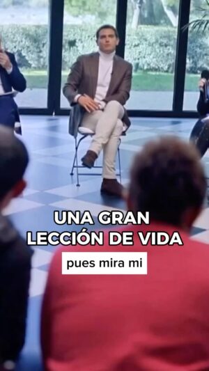 Albert Rivera Instagram - Hay que disfrutar la vida cada minuto. Eso creía mi padre y así me lo inculcó siempre. 

No puedo haber recibido una mejor lección de vida.

Ha sido un año duro por su pérdida, pero siempre llevaré su legado conmigo, me acompañará en mis decisiones, y estará presente en los valores que les inculque a mis hijas. Siempre trataré de darles lo mejor, como él hizo conmigo.