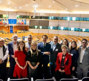 Albert Rivera Instagram - La estancia de tres días en Bruselas del posgrado del @inunivlider se ha convertido ya en una cita ineludible para conocer de primera mano las claves de futuro de la legislación Europea, la estrategia de la OTAN en la guerra de Ucrania o la previsión de inversión en tecnología y defensa de los países Aliados. 

Para tomar decisiones con mayor acierto en el ámbito empresarial e institucional es decisivo conocer las tendencias en la geopolítica mundial. 

Hemos tenido sesiones de trabajo en el Parlamento Europeo, en el Comité de las Regiones, en la Cámara de Comercio Americana y en la OTAN, de la mano de altos representantes de todas estas instituciones, ha sido un auténtico lujo. Gracias a todos los responsables que lo habéis hecho posible. 

#liderazgo #universidad #geopolitica #UE #OTAN #empresa #Bruselas