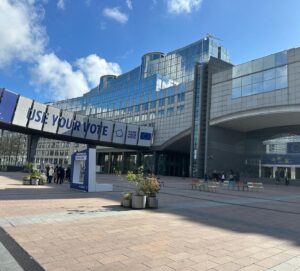 Albert Rivera Instagram - La estancia de tres días en Bruselas del posgrado del @inunivlider se ha convertido ya en una cita ineludible para conocer de primera mano las claves de futuro de la legislación Europea, la estrategia de la OTAN en la guerra de Ucrania o la previsión de inversión en tecnología y defensa de los países Aliados. 

Para tomar decisiones con mayor acierto en el ámbito empresarial e institucional es decisivo conocer las tendencias en la geopolítica mundial. 

Hemos tenido sesiones de trabajo en el Parlamento Europeo, en el Comité de las Regiones, en la Cámara de Comercio Americana y en la OTAN, de la mano de altos representantes de todas estas instituciones, ha sido un auténtico lujo. Gracias a todos los responsables que lo habéis hecho posible. 

#liderazgo #universidad #geopolitica #UE #OTAN #empresa #Bruselas
