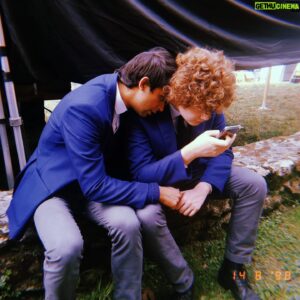 Albert Salazar Instagram - Calceto en el techo, colchon en el suelo, broder broder broder Esta gente se ha convertido en mi familia en muy poco tiempo. En 2 dias se estrena @elinternado_lascumbres espero que la disfrutéis tanto como la hemos disfrutado nosotros grabándola. Os quiero familia!💙