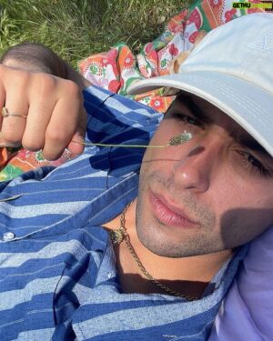 Albert Salazar Instagram - 🌹