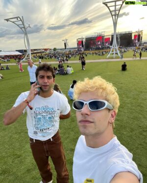 Albert Salazar Instagram - Gracias @estrelladammcat  por llenarnos el corazón de primavera! @primavera_sound