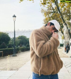 Albert Salazar Instagram - 🧸 @sandroparis