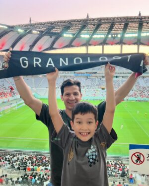 Alberto Mondi Instagram - 이탈리아와 잉글랜드의 유로컵 축구 경기보다가 너무 답답해서 피터랑 FC서울 경기 보러 갔다 왔어요 ㅋㅋㅋㅋ 
FC서울 팬들에 둘러싸여 조용히 강원FC를 응원했는데 강원 너무 잘해줬는데 아쉬웠어요😭 
FC서울 팬인 레오는 생애 처음 직관에서 이겨서 신나고, 린가드의 첫 번째 K리그 골도 봐서 더 신났어요! 
즐거운 시간을 선사해 주신 그라놀로지에게 정말 감사해요 😊
레오가 너무 행복해서 경기 끝나고 그라놀로지 스카프를 하고 잤어요 ㅋㅋㅋ
@granology @gangwon_fc @fcseoul 

#ilovethisgame