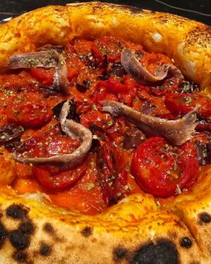 Alberto Mondi Instagram - 도쿄에 살고 있는 이탈리아 친구한테 “일본에서 제일 맛있는 피자”라고 소개 받아 Risto Pizza 리스토 피자에 놀러 갔는데 와 너무 맛있어서 깜짝 놀랐어요!! 피자의 기본 마리나라를 시켰는데 진짜 나폴리 맛 그대로였어요! 도쿄에서 꽤 유명하신 나폴리 출신 사장님 Peppe랑 사진까지 찍었어요 ㅋㅋㅋ
We had an amazing pizza at Risto Pizza in Tokyo. Thanks to Peppe who let us feel like at home! 

#토쿄 #피자 #나폴리피자 #tokyo #pizza #napolipizza #ristopizza #리스토피자