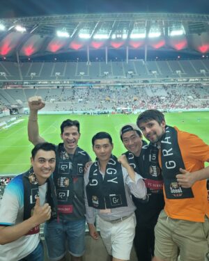 Alberto Mondi Instagram - 이탈리아와 잉글랜드의 유로컵 축구 경기보다가 너무 답답해서 피터랑 FC서울 경기 보러 갔다 왔어요 ㅋㅋㅋㅋ 
FC서울 팬들에 둘러싸여 조용히 강원FC를 응원했는데 강원 너무 잘해줬는데 아쉬웠어요😭 
FC서울 팬인 레오는 생애 처음 직관에서 이겨서 신나고, 린가드의 첫 번째 K리그 골도 봐서 더 신났어요! 
즐거운 시간을 선사해 주신 그라놀로지에게 정말 감사해요 😊
레오가 너무 행복해서 경기 끝나고 그라놀로지 스카프를 하고 잤어요 ㅋㅋㅋ
@granology @gangwon_fc @fcseoul 

#ilovethisgame