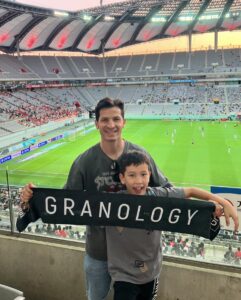 Alberto Mondi Instagram - 이탈리아와 잉글랜드의 유로컵 축구 경기보다가 너무 답답해서 피터랑 FC서울 경기 보러 갔다 왔어요 ㅋㅋㅋㅋ 
FC서울 팬들에 둘러싸여 조용히 강원FC를 응원했는데 강원 너무 잘해줬는데 아쉬웠어요😭 
FC서울 팬인 레오는 생애 처음 직관에서 이겨서 신나고, 린가드의 첫 번째 K리그 골도 봐서 더 신났어요! 
즐거운 시간을 선사해 주신 그라놀로지에게 정말 감사해요 😊
레오가 너무 행복해서 경기 끝나고 그라놀로지 스카프를 하고 잤어요 ㅋㅋㅋ
@granology @gangwon_fc @fcseoul 

#ilovethisgame