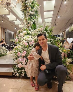 Alberto Mondi Instagram - 엄마도 질투하게 한 아라와의 데이트 

[지혜 정말 결혼 축하해!!! 🧡🧡🧡]

#아빠와딸 #chiara #ara