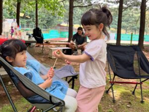 Alberto Mondi Instagram - @olivia_supermom @evapopiel @rie_akiba 같이 육아 하니까 너무 편하고 재미있어 ㅋㅋㅋㅋ 너무 고마워 🧡
@aboutjulian 아빠 체험 괜찮았어? ㅋㅋㅋ