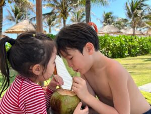 Alberto Mondi Instagram - Time with family, nature and the sea. 👨‍👩‍👧‍👦 ☀️

#가족 #자연 #바다 #휴양 #qualitytime