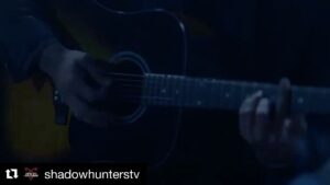 Alberto Rosende Instagram - Some Awesome news!! "Nightshade" from the Season 3 Premier, written by the awesome @samhollander is out for your listening pleasure now! Check out the link in my bio! #shadowhuntersseason3 #shadowhunters @freeform @shadowhunterstv #Nightshade #SimonSingsfortheSeelies