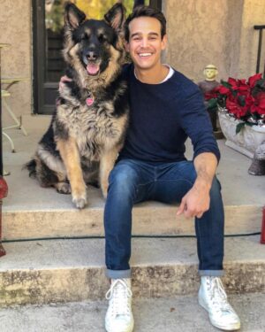 Alberto Rosende Instagram - Hard saying goodbye, I’ll see you at Christmas!  #BellaRosende