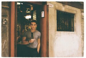 Alberto Rosende Instagram - Happy Sunday 🍷 #cantwaittotravel 

📸: @tessamossey