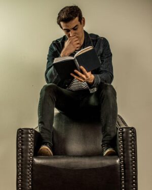 Alberto Rosende Instagram - Mood 🤓📚 #weekendvibes 📸: @iam_photographs