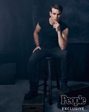Alberto Rosende Instagram - Still crazy to me that this actually happened! Thanks again @people and @richardphibbs 📸 #Shadowhunters