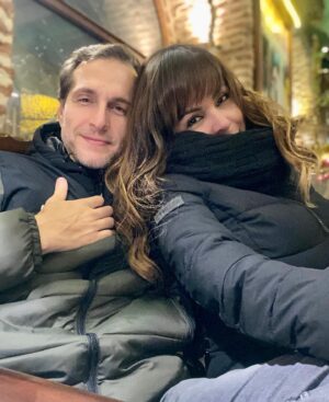 Albi De Abreu Instagram - Donde te saquen carcajadas y no la piedra, ahí es.