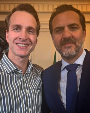 Albi De Abreu Instagram - Hoy me despido de “Lorenzo”, mi personaje en Isla Brava, y que tuve la fortuna de grabar en Tenerife. 

Estoy inmensamente agradecido con todos mis colegas, por su buena disposición, por su talento, y por su compañerismo. 

Gracias @pitipolybarra @vixplus , @onza.tv , a mi paisano @joserobertodiazactor , y a mi compañero de escena @flaviomedinal (que es un crack!)

Bendiciones a todos, nos veremos pronto!