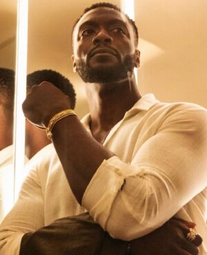 Aldis Hodge Instagram - Guess who came to dinner 😎

Celebrating @davidyurman‘s
Sculpted Cable hosted by @sophiarichiegrainge and Evan Yurman. #DYSculptedCable.

Well done, #DY. Well done 👌🏿