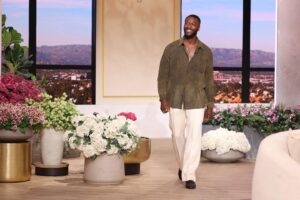 Aldis Hodge Instagram - Had an awesome time getting caught up with one of the greatest talents of our generation, @jenniferhudsonshow 

Photo: Chris Millard / Warner Bros.
Grooming: @shannonpezzetta