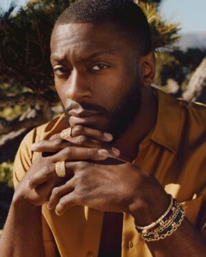 Aldis Hodge Instagram - It’s all about the essentials for me this summer with a few of my favorite amulets and spiritual beads from @davidyurmanmen. #davidyurman