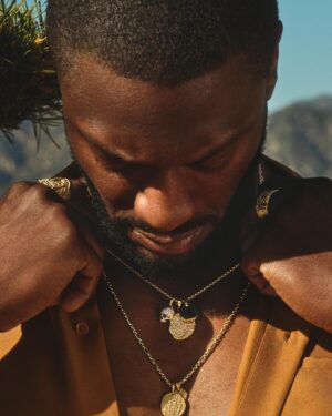 Aldis Hodge Instagram - It’s all about the essentials for me this summer with a few of my favorite amulets and spiritual beads from @davidyurmanmen. #davidyurman