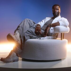 Aldis Hodge Instagram - Aight, let me explain…

Took a pic feeling like “Mr. Too Smooth”.

Thought I was looking fly.

Ended up looking like a 70’s album cover.

Internal thoughts: “Dammit, imma get roasted for this.”

C’est la Vie. Let the roasting begin.

What should my album be called??
