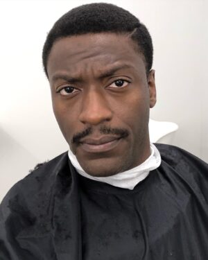Aldis Hodge Instagram - So let’s take a poll: a brotha needs a new beard because I’m looking a little rough these days 😂. What are we thinking???🧑🏿‍🦱🧔🏿‍♂️ ✨