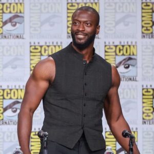 Aldis Hodge Instagram - ComiCon was litttttt🔥🔥🔥. Couldn’t have asked for a better time. This was epic.

#GreenLanternBewareMyPower is out now. 

@blackadammovie is onnnn da way! Get ready!!! ⚡️⚡️⚡️