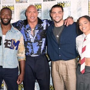 Aldis Hodge Instagram - ComiCon was litttttt🔥🔥🔥. Couldn’t have asked for a better time. This was epic.

#GreenLanternBewareMyPower is out now. 

@blackadammovie is onnnn da way! Get ready!!! ⚡️⚡️⚡️