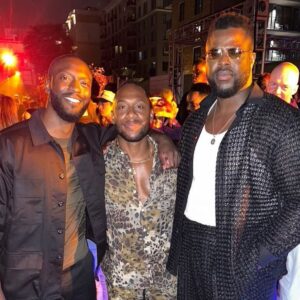 Aldis Hodge Instagram - ComiCon was litttttt🔥🔥🔥. Couldn’t have asked for a better time. This was epic.

#GreenLanternBewareMyPower is out now. 

@blackadammovie is onnnn da way! Get ready!!! ⚡️⚡️⚡️