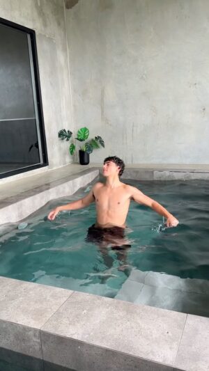 Alec Golinger Instagram - Last of summer ☀️🌅
*
*
*
#summer #sun #swim #pool #instagram #instareels #holiday #house #surf #spa #dream #reels