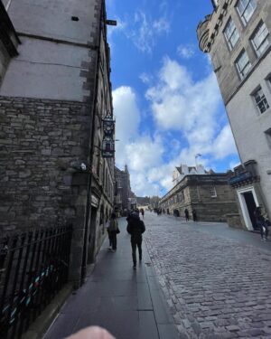 Alec Utgoff Instagram - Only regret not visiting Edinburgh sooner🏴󠁧󠁢󠁳󠁣󠁴󠁿 Absolutely gorgeous city