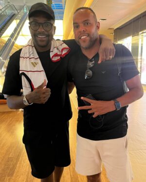 Alecsandro Instagram - Assim fechamos nossa ida ao Rio de Janeiro com meu irmão @mumuzinho como amo esse moleque 👊🏽✋🏾😝🤚🏾
