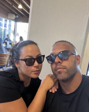 Alecsandro Instagram - Começou e parecia que seria um amor de verão 🤔 ela com seu talento me conquistou e já foram mais de 20 verões ao lado dela minha eterna namorada 💘 te amo @vaneyan